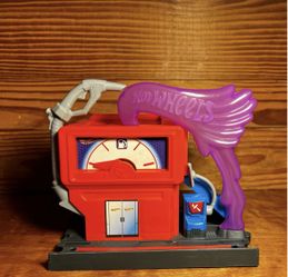 Hot Wheels City Downtown Super Fuel Stop Play Set, Multicolor