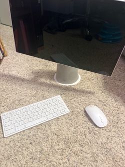 HP Chromebase All-in-One 22 features an innovative rotating 21.5-inch Full HD  mounted on a distinct conical fabric-wrapped speaker base.
