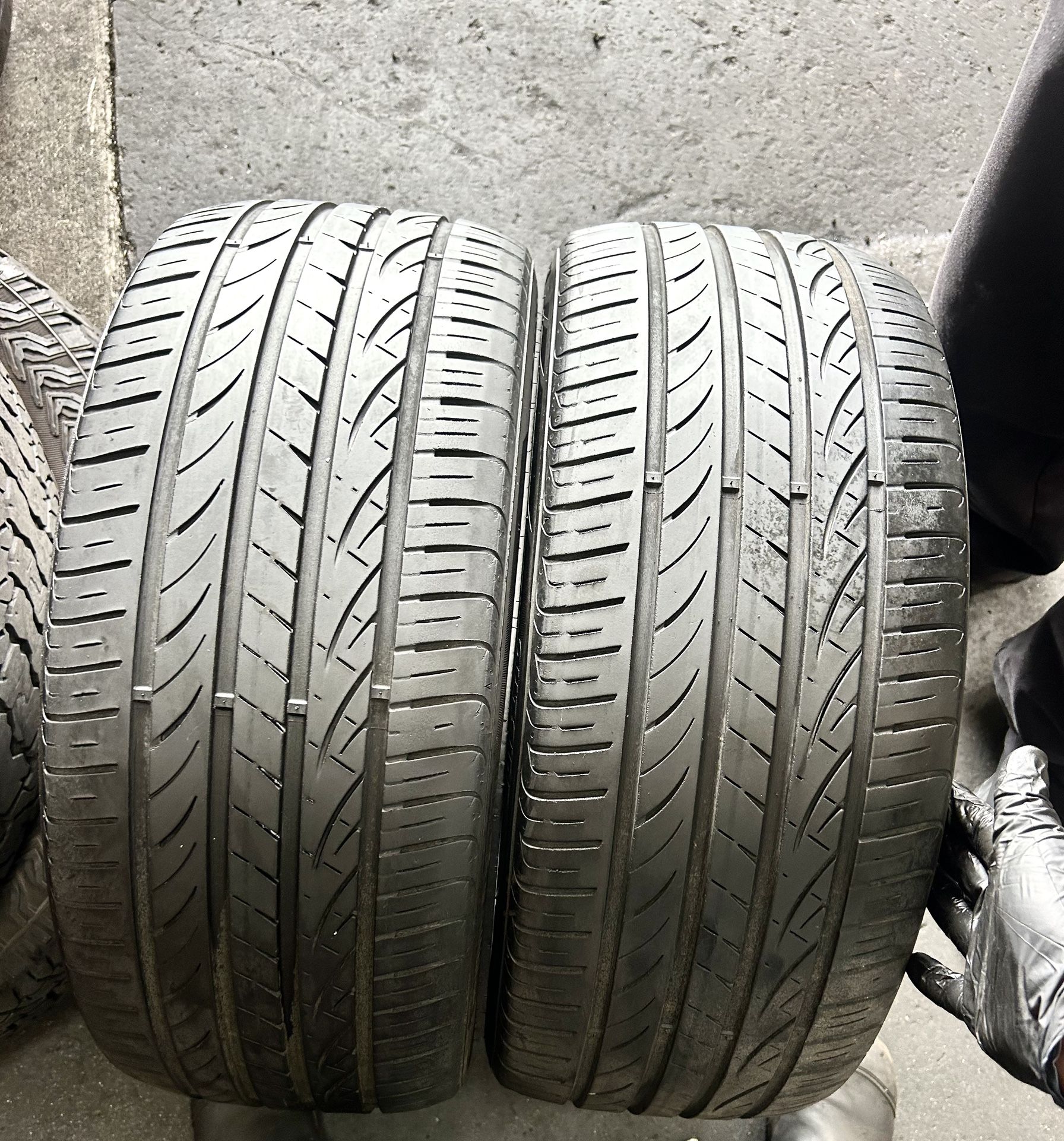 225/45/17 TIRE
