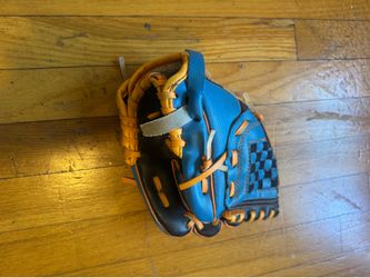 Youth small glove from Dick’s Sporting Goods
