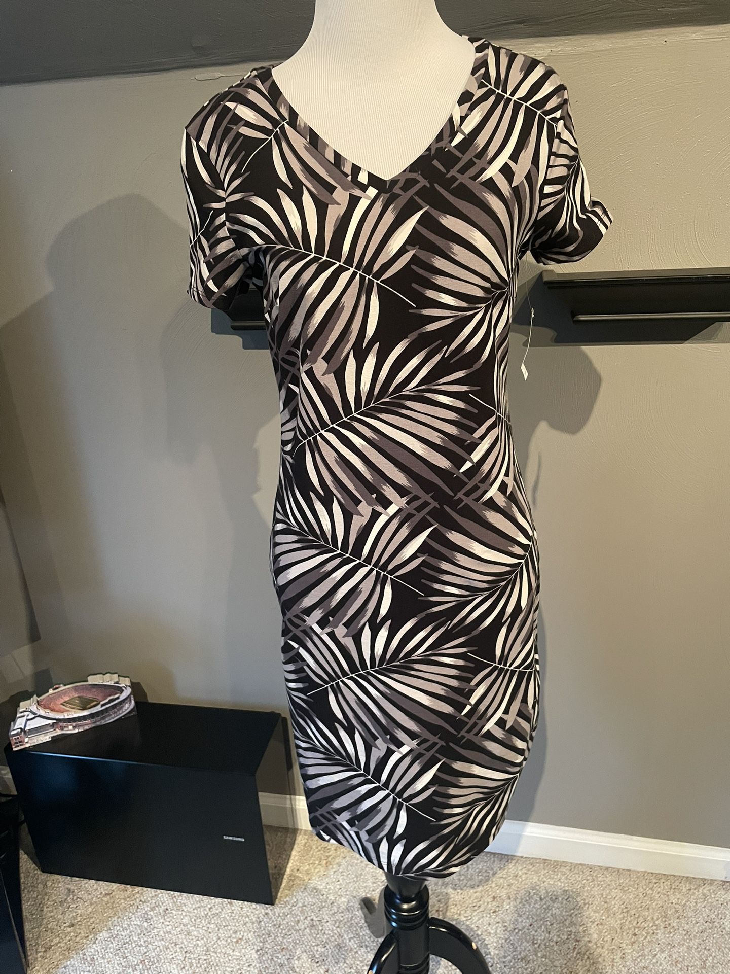 Black/white palm print dress