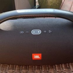 JBL BoomBox  2
