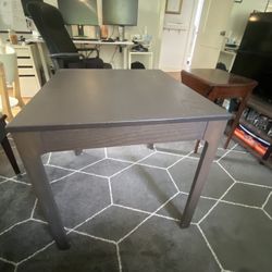 Expanding wooden dining table w/leaf