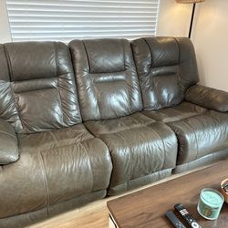 Leather couch (recliner)