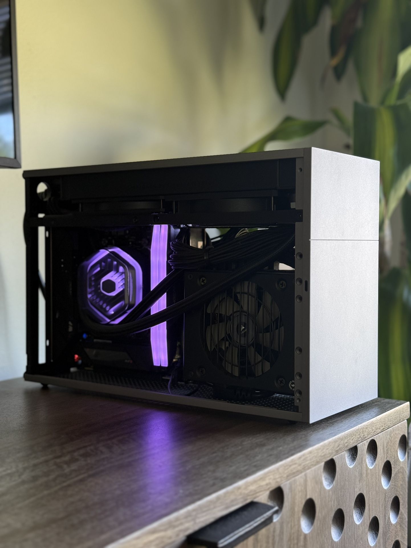 Formd T1 V2.1 RTX 4070 super FE SFF pc