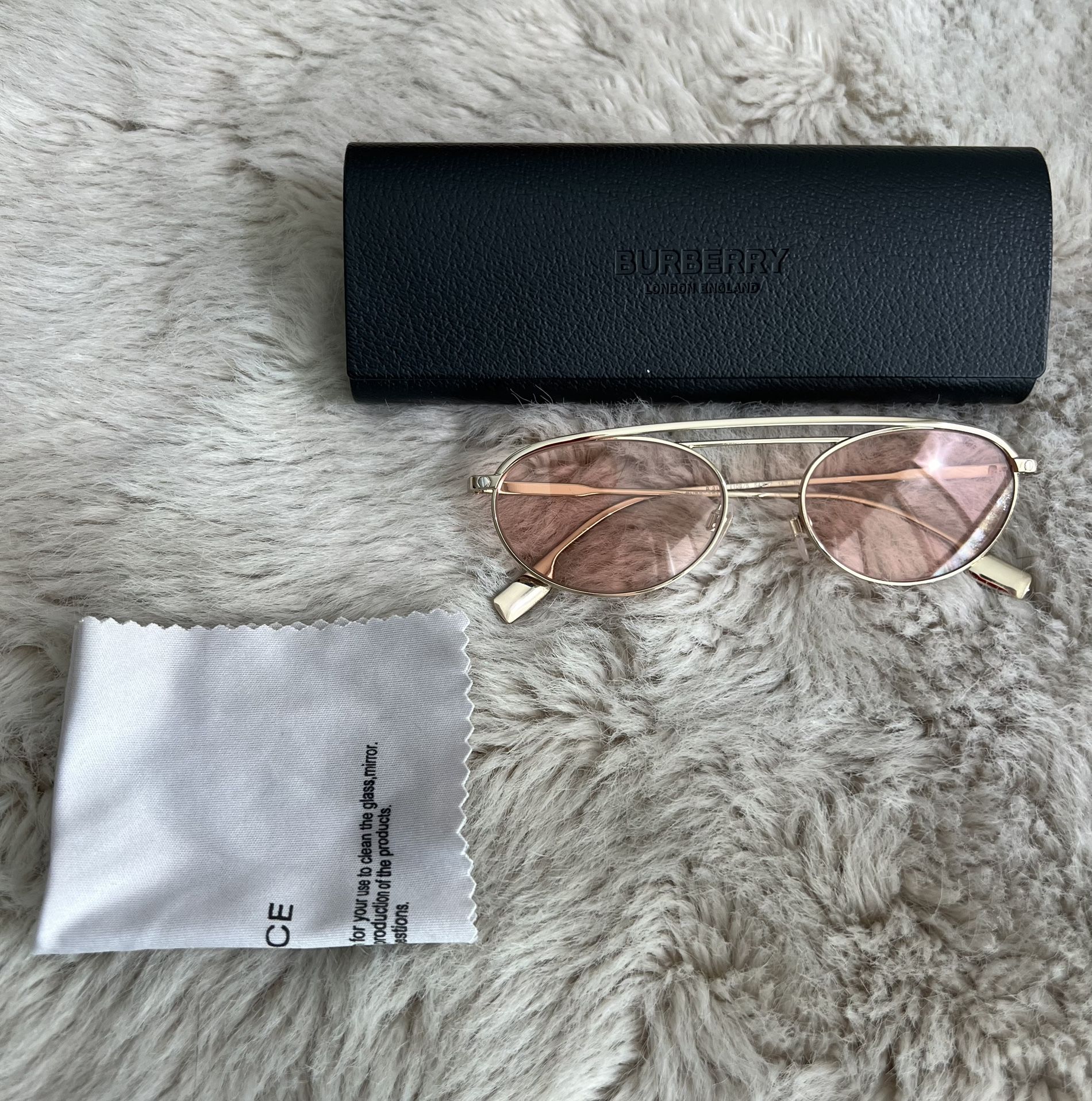 Burberry Sunglasses https://offerup.com/redirect/?o=QjMxMTYuTmV3 No Tags