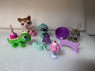 Littlest Pet Shop Figures with Accessories Lot