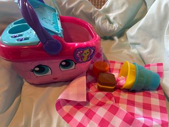 Kids play picnic basket
