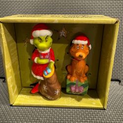 New In Box Grinch & Max Salt & Pepper Shakers 
