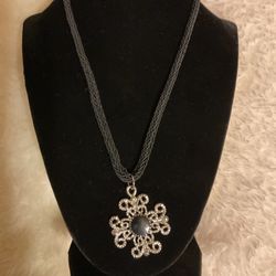Adjustable Link/rope Necklace With Silver And Black Pendant 