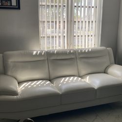 Sofia Vergara White Leather Sofa – Modern – good Condition