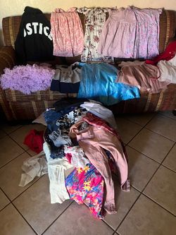 Mucha ropa de niña tallas 5, 6 y alguna 7/8