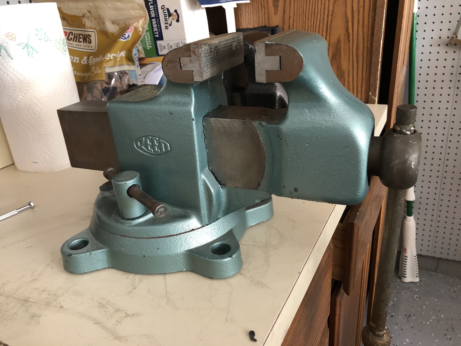Reed bench vise 104S for Sale in Orland Park, IL OfferUp