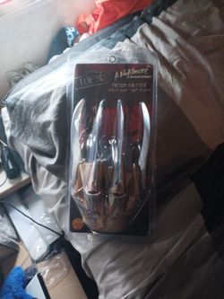 A NIGHTMARE ON ELM STREET FREDDY DELUXE GLOVE