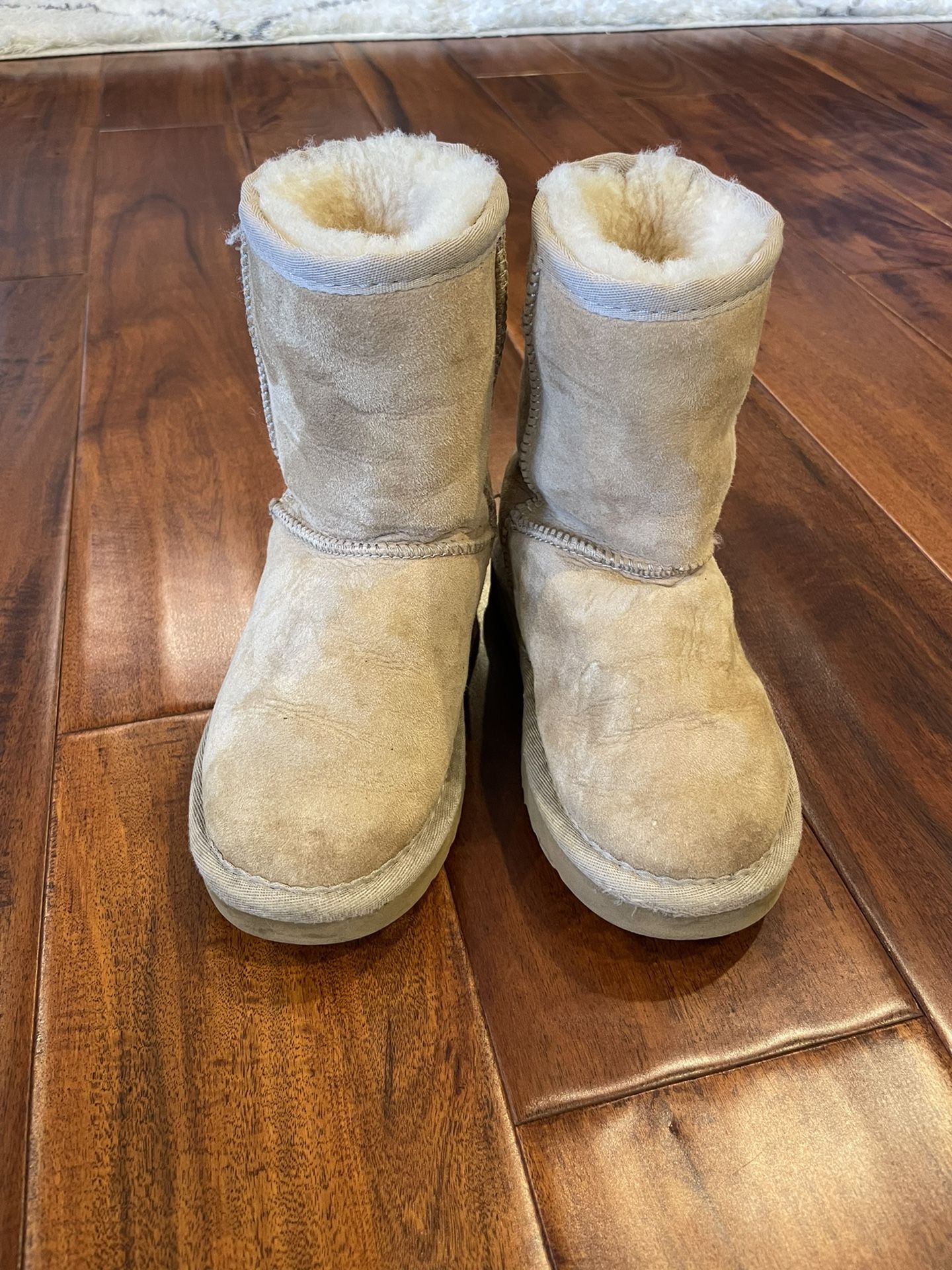 Uggs Kids Size W31