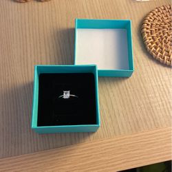 Ring With FREE Pair Of Earrings!