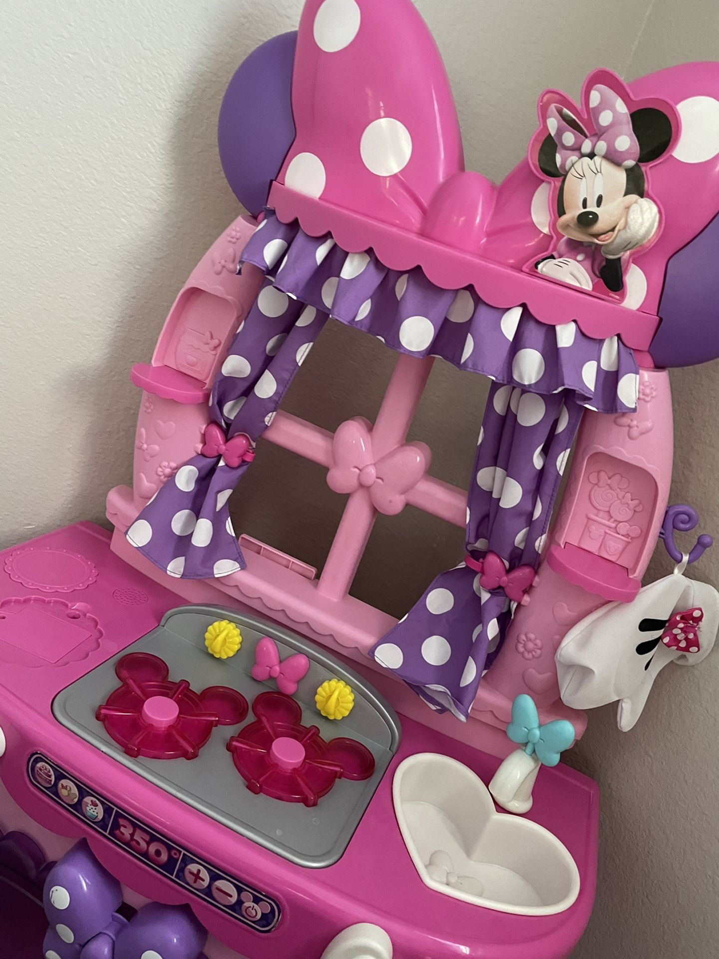 Minnie Mouse Kitchen Set & Little Tikes Refrigerator for Sale in Miami  Gardens, FL - OfferUp