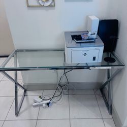 Mesa +silla, Table + chair