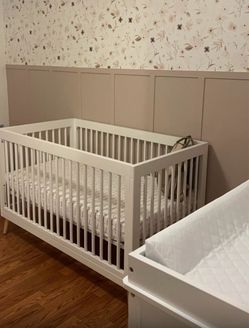 Crib with Matteess