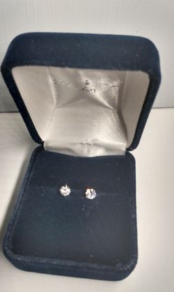 Aretes nuevos muy buena calidad