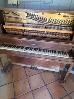 Vintage Lexington Boston, USA Piano