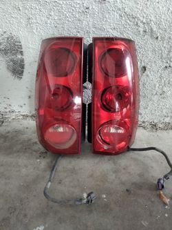 07 Yukon Tail Lights OEM