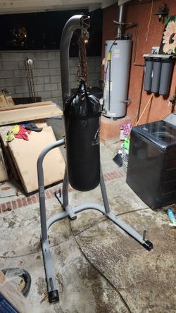 Everlast Boxing stand 70IBS bag