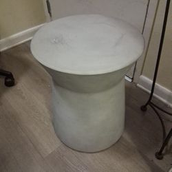 GRAY STOOL GOOD CONDITION 