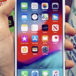 Factory unlocked apple iphone 8 plus 64 gb , store warranty 