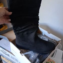 Ladies Boots. New. Sz 9.5