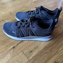 Women’s Puma Size 9