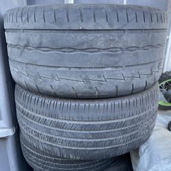 305/35/20 Tire