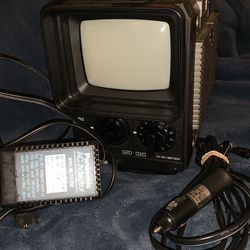 Vintage Panasonic Solid State Portable TV  TR-(contact info removed) Use Elec Or Batteries