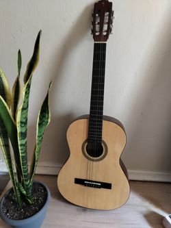 Nylon String Classical Guitar – Great Student/Beginner Condition