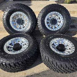 17" LOCK rims w- 35" Arroyo MT tires