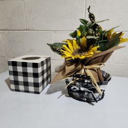 Center Piece And Porcelain Tissue Box Cover