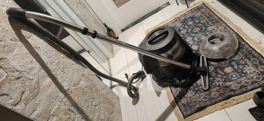 Raimbow vaccum cleaner. taking offers