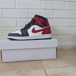 Wmns Air Jordan Mid 1