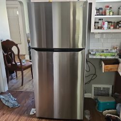 Low profile refrigerator, 1.5yo