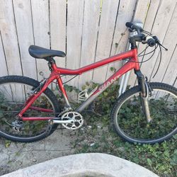Giant Boulder SE Mountain Bike 21-Speed