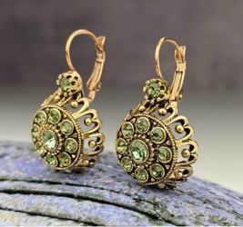 Dangling earrings A pair of vintage Luxuries bohemian