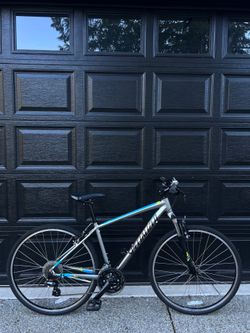 Specialized Crosstrail Hybrid Bike