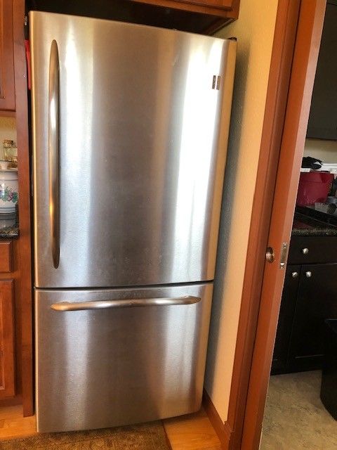 Parting Out: GE Profile Refrigerator Parts PDS20SFSDRSS