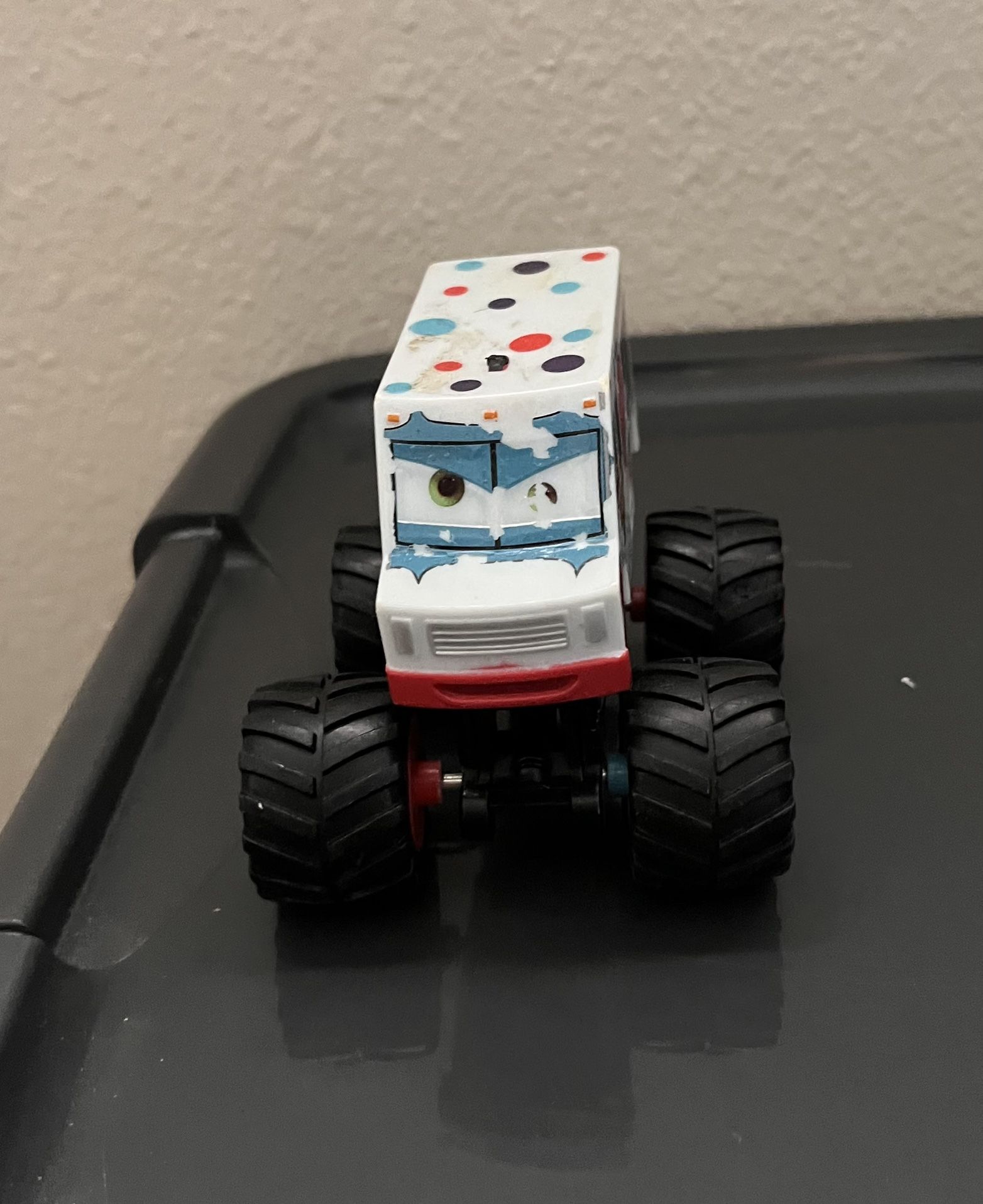 Disney Pixar Cars Toon I - Screamer Monster Truck