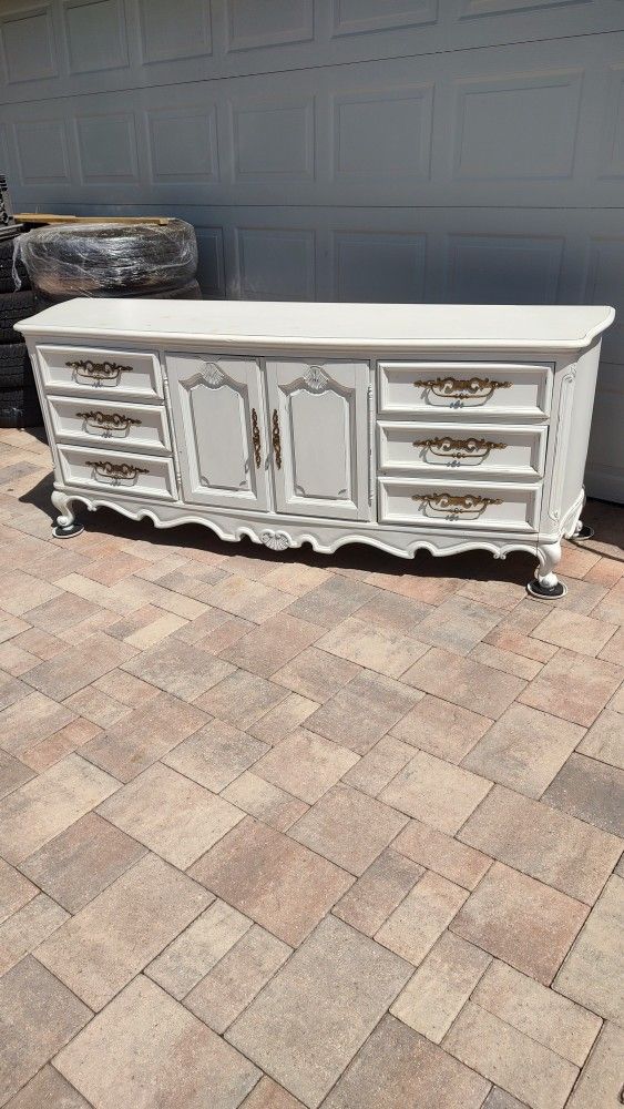 Large Heritage Drexel Wood Dresser Or Buffet