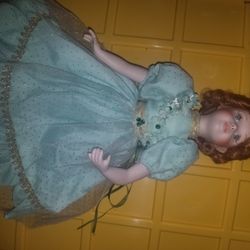 Vintage Treasury Porcelain doll 