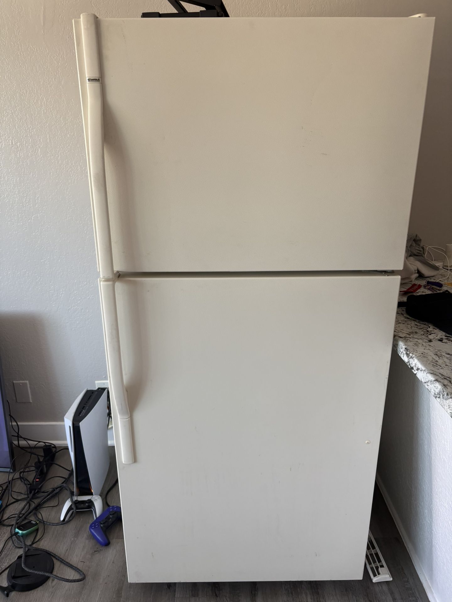 Refrigerator 