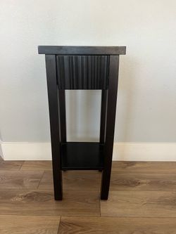 Decorative wood end table