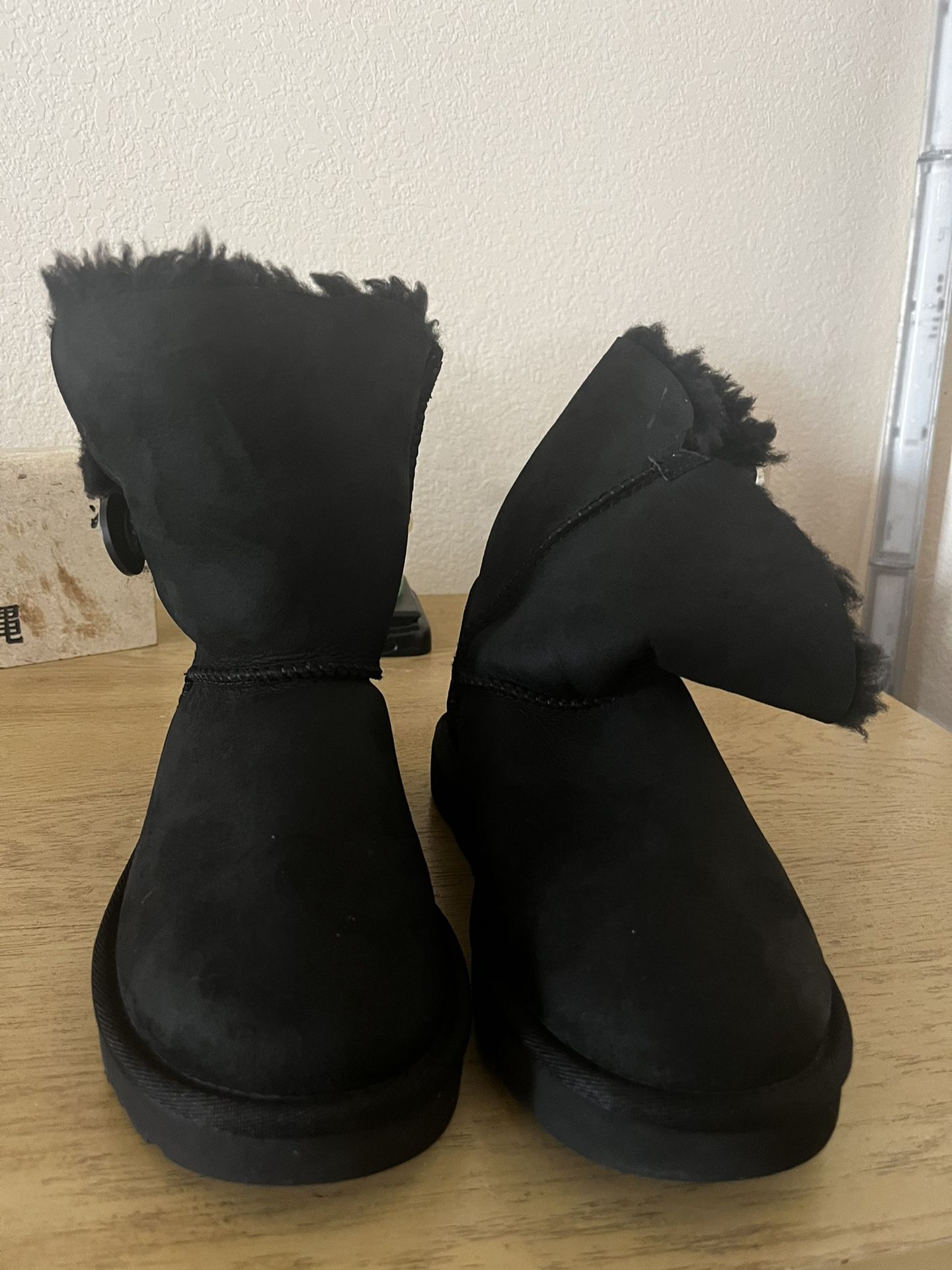 UGG  Boots  US 6 EUR 37