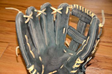 CLEARANCE Mizuno Pro Limited Baseball Glove 12.5” GMP55BK